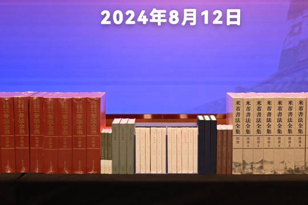 善行天下 书写大爱——言恭达百万助学金暨《抱云堂文丛》捐赠仪式在南京大学举行