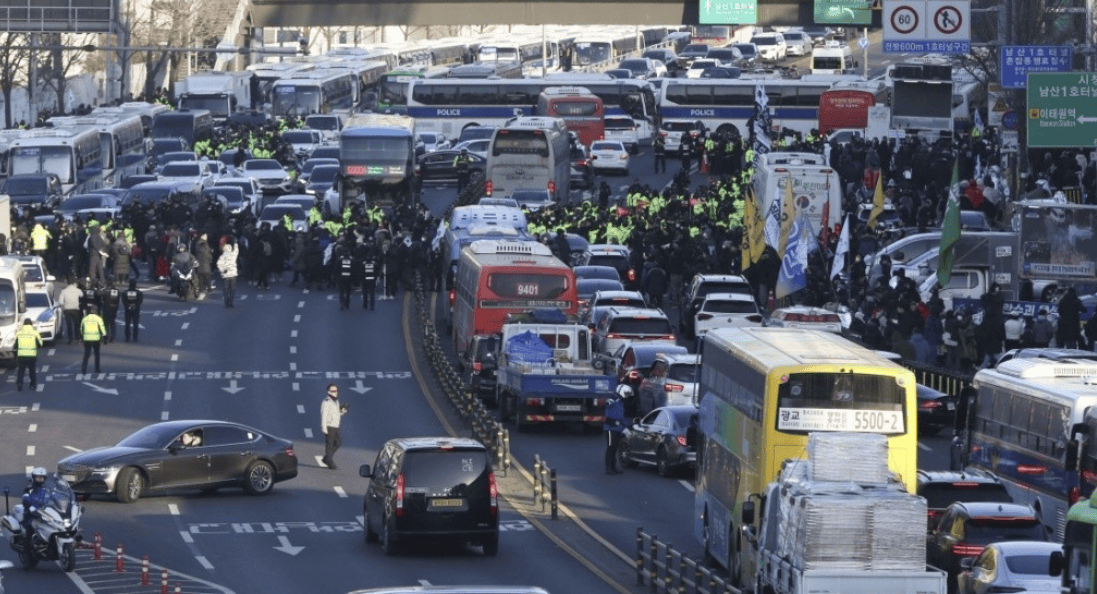 韩政坛变天，尹锡悦或判死刑？新总统浮出水面，中方1句话亮明立场