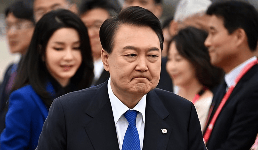 韩政坛变天，尹锡悦或判死刑？新总统浮出水面，中方1句话亮明立场